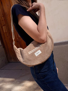 Baggu - Sac bandoulière demi-lune moyen en nylon 8'' x 13,75'' - Marron Baggu - Sac bandoulière demi-lune moyen en nylon 8'' x 13,75'' - Marron