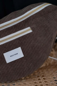 sac banane velours côtelé marron zoom matière